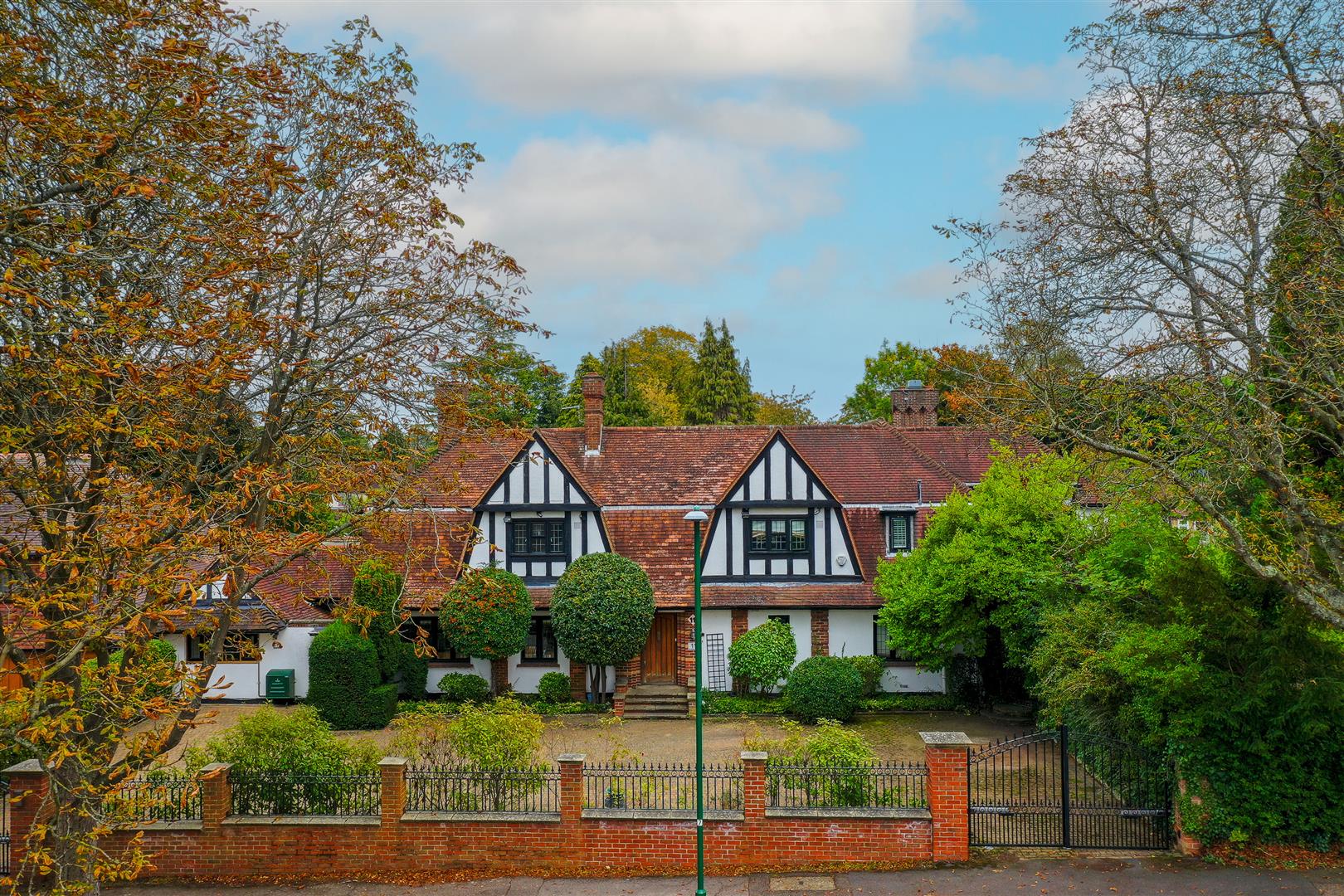 6 bed property in The Highway, Sutton